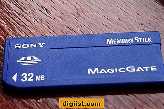 Kaip įdėti „Memory Stick“ į PSP?