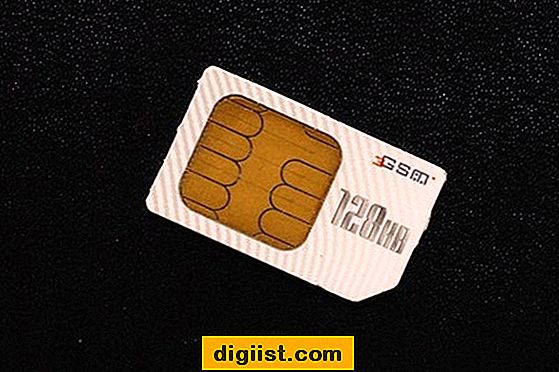 Sådan fjernes SIM-kortet fra min Sony Ericsson Z310i